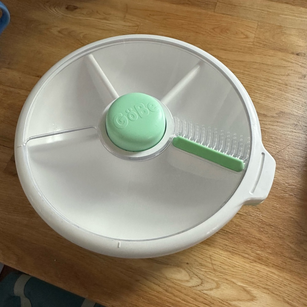 Gobe Divided push rotating Snack Container - White with Mint Accent fun!